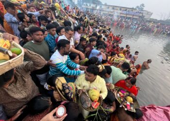 सिंदरी से माले प्रत्याशी बबलू महतो ने किया छठ घाटो का दौरा, लिया आशीर्वाद 