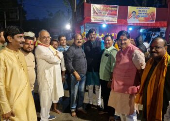राज सिन्हा ने चलाया जनसंपर्क, कई छठ घाटों में जाकर लिया आशीर्वाद