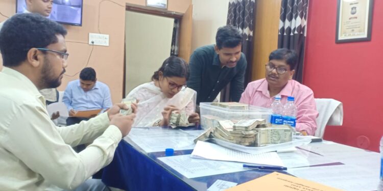 विभिन्न थाना क्षेत्र में जांच के दौरान 36.85 लाख नगद राशि बरामद