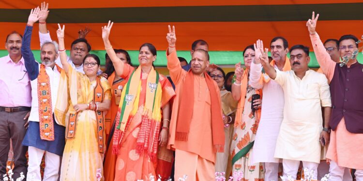 योगी आदित्यनाथ पहुंचे धनबाद, भाजपा प्रत्याशीयों के लिए मांगे वोट, झामुमो, कांग्रेस और माले रहा निशाने पर