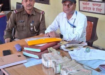 इनोवा से 14.25 लाख बरामद, की जा रही है जांच
