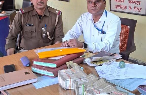 इनोवा से 14.25 लाख बरामद, की जा रही है जांच