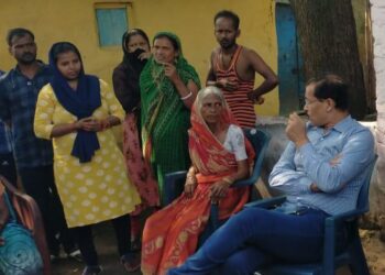 सामान्य प्रेक्षक ने किया वासेपुर व पांडरपाला के मतदान केंद्रों का निरीक्षण