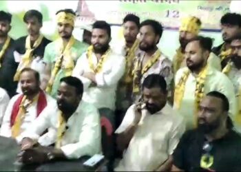 धनबाद सांसद ढुल्लू महतो के साथ रोहित यादव के करीबी पप्पू दुबे का वीडियो वायरल, बवाल, दी सफाई