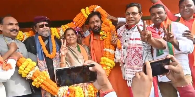 सीने स्टार मिथुन चक्रवर्ती का उच्चकों ने उड़ाया पर्स, उन्हें सुनने उमड़ा था जनसैलाब
