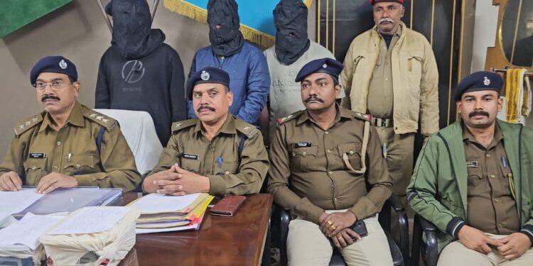 ऑनलाइन लोन दिलाने के नाम पर ठगी करने वाले 3 साइबर अपराधी गिरफ्तार