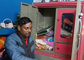 परिवार संग शादी में गए डॉक्टर के घर से करीब 7 लाख की चोरी