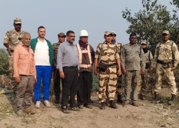 पुलिस और CISF टीम ने लिलोरीपथरा में अवैध माइंस की कराई डोजरिंग