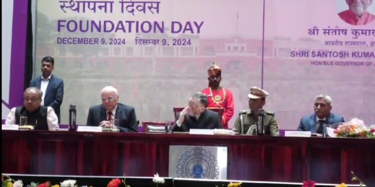 IIT ISM के 99वां स्थापना दिवस कार्यक्रम में शामिल हुए राज्यपाल संतोष गंगवार