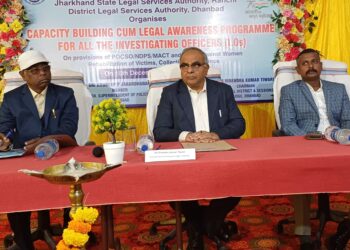 अनुसंधानकर्ताओं को न्यायाधीश ने सिखाया अनुसंधान का गुर