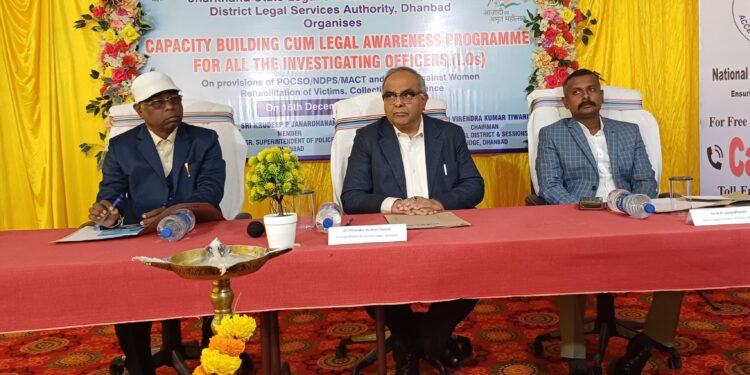 अनुसंधानकर्ताओं को न्यायाधीश ने सिखाया अनुसंधान का गुर
