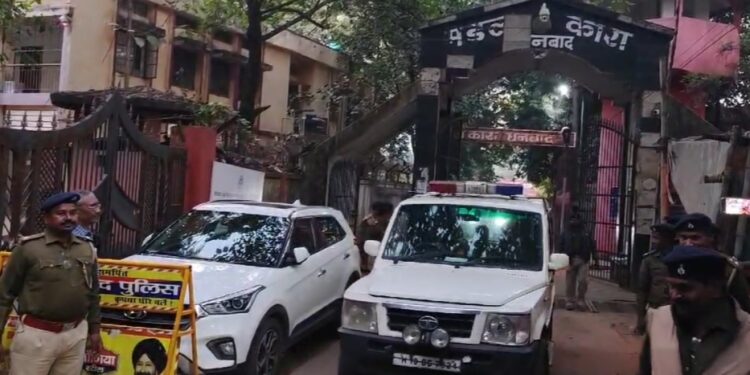 मंडल कारा का औचक निरीक्षण, जिला जज, डीसी, एसएसपी रहे मौजूद