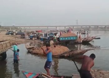 धनबाद के बराकर नदी घाट पूर्वी टुंडी और निरसा से हो रही बालू की लूट, सिंडिकेट से सब है मैनेज