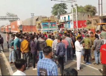 NH पर सड़क हादसा, छात्र की मौत,मौसा घायल,पिकअप ने बाइक में मारी जोरदार टक्कर