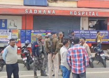साधना अस्पताल में गर्भवती महिला की इलाज के दौरान मौत परिजनों ने किया जमकर हंगामा