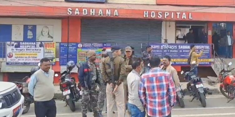 साधना अस्पताल में गर्भवती महिला की इलाज के दौरान मौत परिजनों ने किया जमकर हंगामा