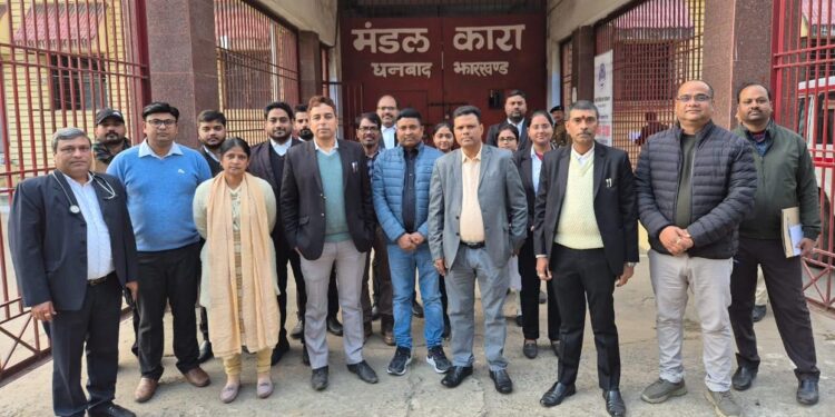 मंडल कारा में कैदी को जाती,धर्म में बांटने के आरोप की जांच करने पहुंची हाई लेवल टीम