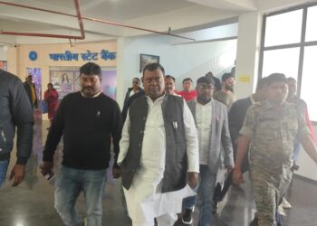 मधुबन हिंसक झड़प मामले में डीसी से मिले सांसद सीपी चौधरी, कहा मुझपर FIR की हो जांच