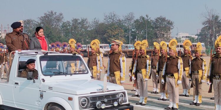 उपायुक्त व वरीय पुलिस अधीक्षक ने संयुक्त रूप से किया परेड का पूर्वाभ्यास