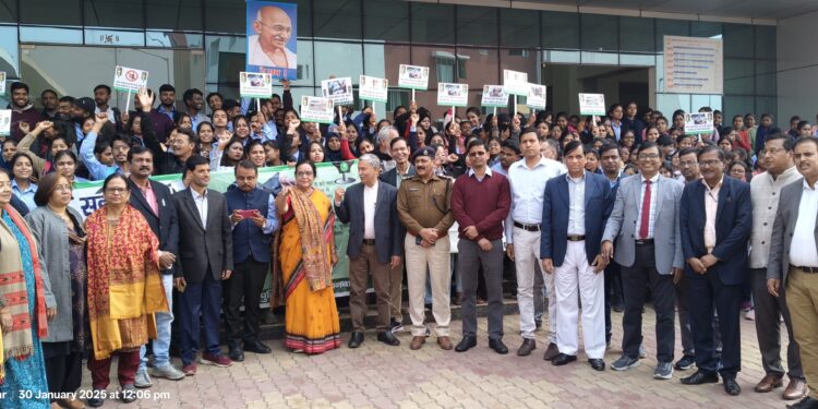 राष्ट्रीय सड़क सुरक्षा माह के तहत BBMKU में जागरूकता मार्च का आयोजन