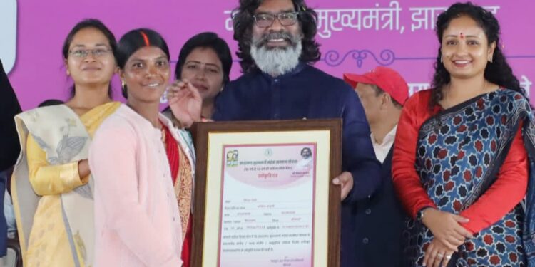 56 लाख ‘मंईयां’ के खातों में 1415 करोड़ रुपये ट्रांसफर