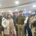 बाघमारा में हिंसक झड़प,SDPO समेत तीन गंभीर रूप से घायल, 100 राउंड चली गोली,बम