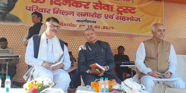 ओम दिनकर सेवा ट्रस्ट के परिवार मिलन समारोह में शामिल हुए चतरा सांसद व कांग्रेस के पूर्व प्रदेश अध्यक्ष