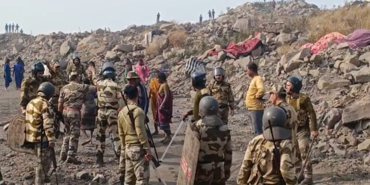 झरिया के कुजामा माइंस में कोयला चोरों का CISF टीम पर हमला, दो राउंड फायरिंग, महिला कांस्टेबल घायल