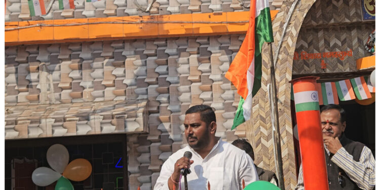 76वें गणतंत्र दिवस पर झरिया के जामाडोबा में अवधेश कुमार ने किया झंडोतोलन