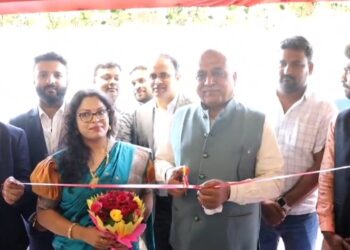 धनबाद के सरायढेला रॉयल ओक फर्नीचर के फ्लैगशिप स्टोर का पूर्व मेयर ने किया उद्घाटन