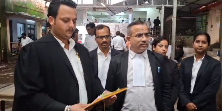 पूर्व विधायक पूर्णिमा नीरज सिंह को कोर्ट पर टिप्पणी करना पड़ सकता है भारी, अधिवक्ताओं ने दर्ज करवाया FIR