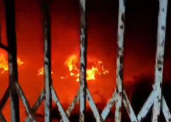 झरिया में सैकड़ो साल पुरानी मंदिर में लगी भीषण आग,अफरा – तफरी