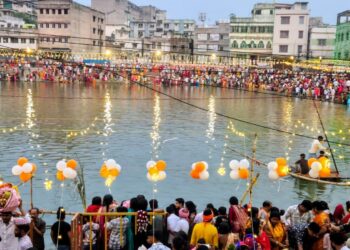 धनबाद में 18 प्रमुख छठ घाटों पर मुस्तैद रहे 62 गोताखोर, मौजूद थी मेडिकल टीम