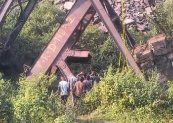 झरिया में लोहा चोरों द्वारा रोपवे का लोहा काटते हुआ बड़ा हादसा, एक की मौत, दो गंभीर घायल