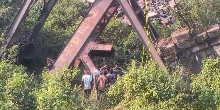 झरिया में लोहा चोरों द्वारा रोपवे का लोहा काटते हुआ बड़ा हादसा, एक की मौत, दो गंभीर घायल