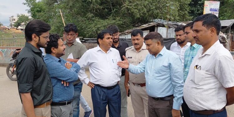 बरमसिया ओवरब्रिज की मरम्मती कार्य 5 नवंबर से होगा शुरू, अधिकारियों ने किया निरीक्षण