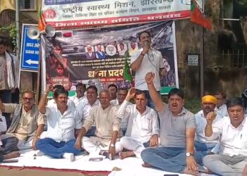 चाइबासा HIV संक्रमित ब्लड प्रकरण, धनबाद में भाजपा का धरना प्रदर्शन , स्वास्थ्य मंत्री की बर्खास्तगी की उठी मांग