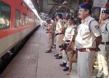 दिल्ली में हुए बम धमाके के बाद धनबाद में हाई अलर्ट, सड़क,रेलवे स्टेशन और बस स्टैंड में बढ़ाई गई चौकसी