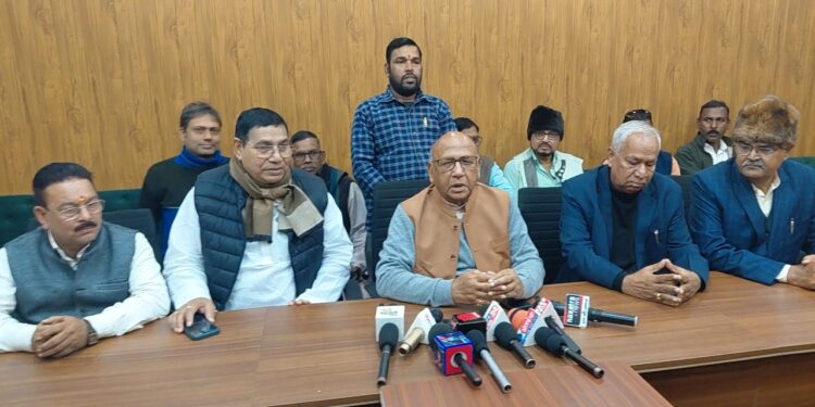 विधायक सरयू राय पहुंचे गैस प्रभावित क्षेत्र केंदुआडीह, कहा – इस संकट का जिम्मेदार BCCL और DGMS