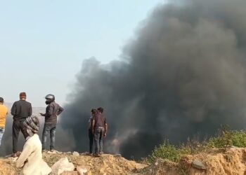 कतरास में भूमिगत आग से जहरीली गैस का तेज रिसाव, माँ अम्बे ओपी क्षेत्र में दहशत, ग्रामीणों में आक्रोश