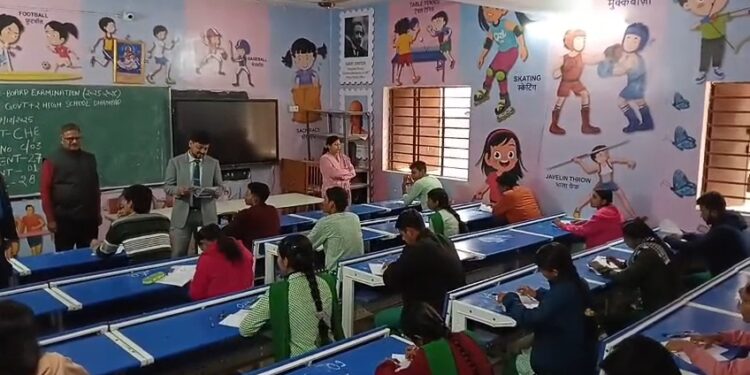 उपायुक्त ने किया प्री बोर्ड परीक्षा को लेकर विभिन्न विद्यालयों का भ्रमण
