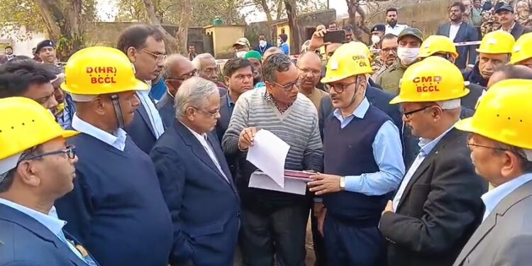 कोल इंडिया चेयरमैन का पहला धनबाद दौरा, केंदुआडीह गैस रिसाव क्षेत्र पहुंचे