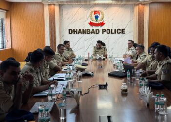 सात जिलों में अपराध नियंत्रण और विधि व्यवस्था का छोटानागपुर आईजी ने धनबाद में किया समीक्षा बैठक, लंबित कांडों के शीघ्र निष्पादन का निर्देश