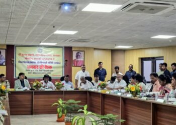 धनबाद समाहरणालय में ‘दिशा’ की बैठक में 100 से अधिक जनकल्याणकारी योजनाओं की हुई विस्तृत समीक्षा