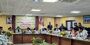 धनबाद समाहरणालय में ‘दिशा’ की बैठक में 100 से अधिक जनकल्याणकारी योजनाओं की हुई विस्तृत समीक्षा
